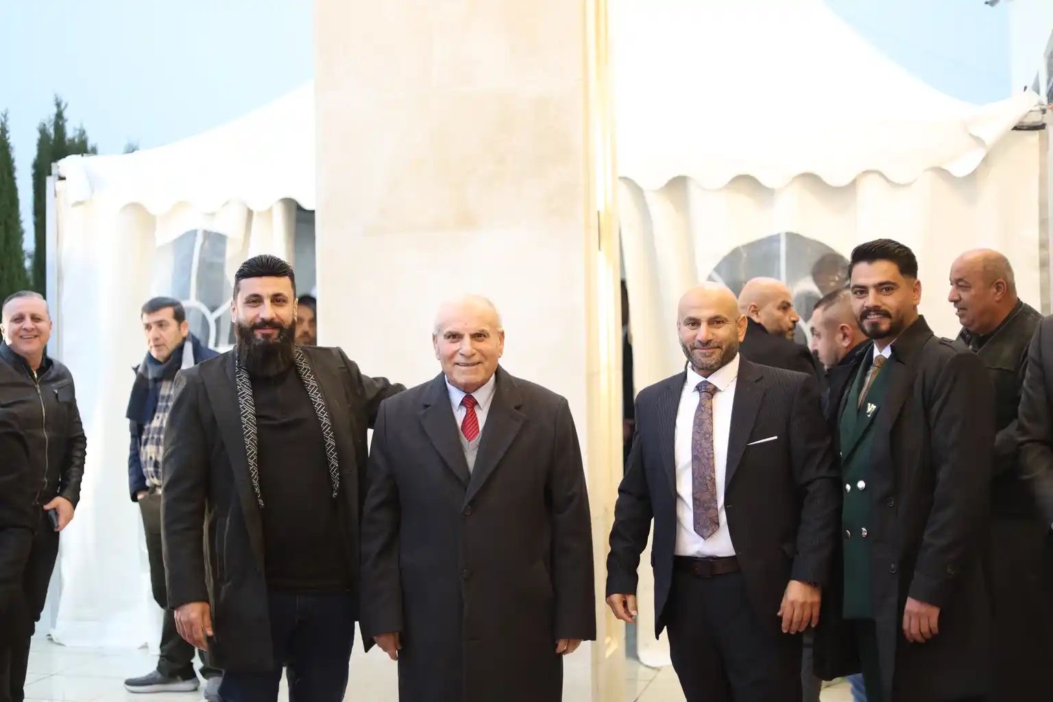 آل غنام النجار وآل عشا نسايب .. الصحفي محمد غنام طلب والنائب د. احمد عشا اعطى