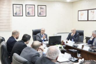 محافظة يستعرض قرارات دعم الجامعات الرسمية