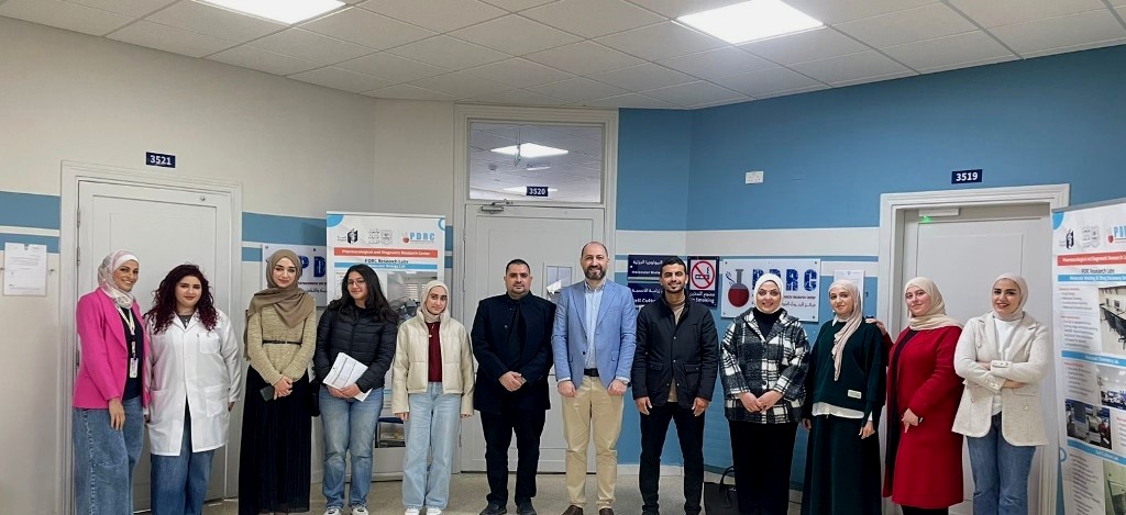 صورة حول : مركز البحوث الدوائية والتشخيصية في عمّان الأهلية يعقد دورة تدريبية في تقنيات PCR مركز البحوث الدوائية والتشخيصية في عمّان الأهلية يعقد دورة تدريبية في تقنيات PCR