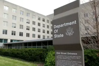 الولايات المتحدة تُنجز 12 رحلة لإجلاء رعاياها من الشرق الأوسط