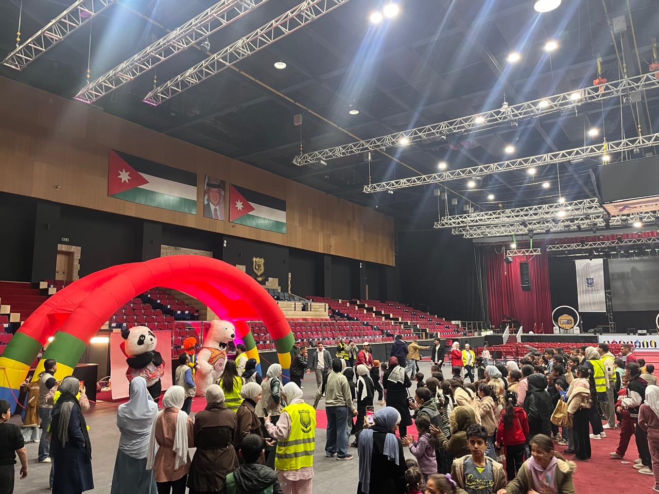 صورة حول : عمان الأهلية تختتم فعاليات إفطارات وكسوة الأيتام وتدخل البهجة على أكثر من 600 طفل بمحافظة البلقاء عمان الأهلية تختتم فعاليات إفطارات وكسوة الأيتام وتدخل البهجة على أكثر من 600 طفل بمحافظة البلقاء