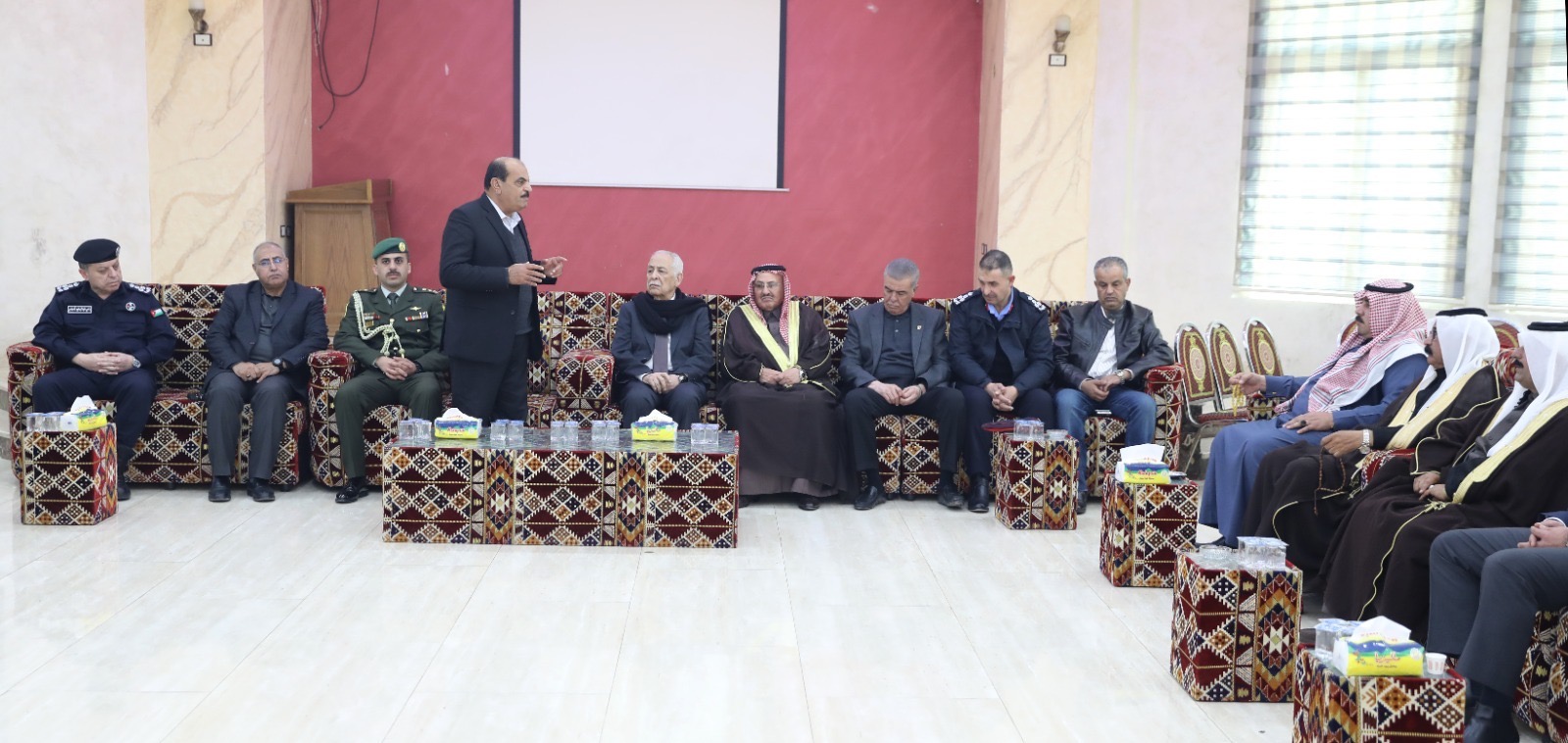 *مندوبا عن الملك وولي العهد...العيسوي يعزي عشيرة الصقور*