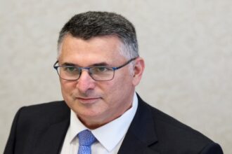 إسرائيل تدعو لقطع العلاقات مع إيران