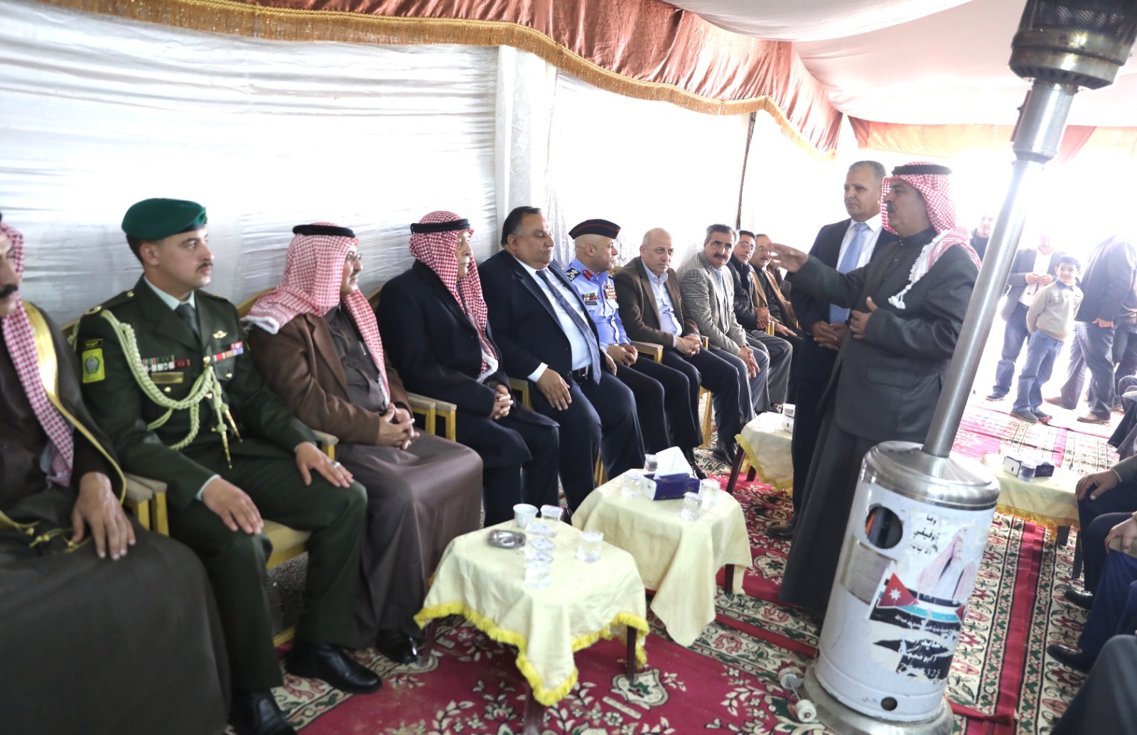 *مندوبا عن الملك وولي العهد...العيسوي يعزي عشيرة أبو دلبوح وآل بدر*