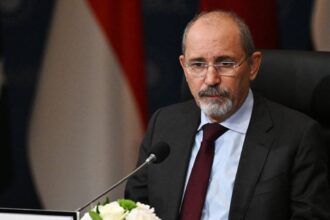 الصفدي يبحث مع مسؤولين أوروبيين تداعيات التصعيد الإقليمي