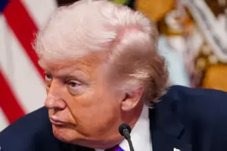 ترامب: إرسال قوات برية إلى إيران مضيعة للوقت