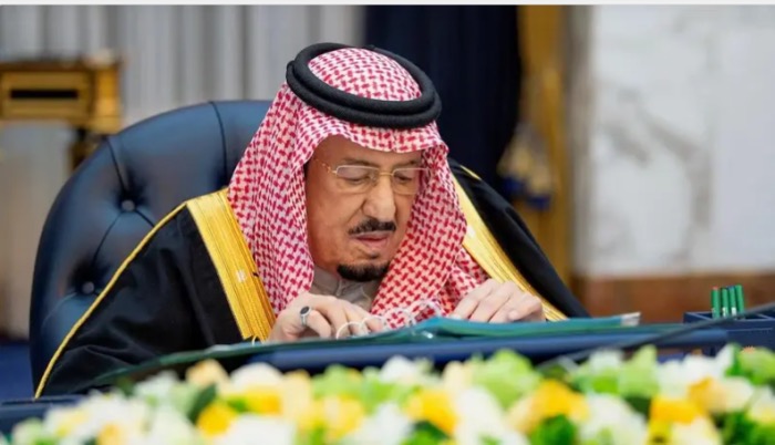 الملك سلمان يوجّه باستضافة العالقين الخليجيين