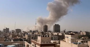 إصابة شخصين جراء سقوط شظايا مسيّرات اعترضها الدفاع الجوي في دبي