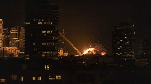 صورة حول : دوي انفجارات في القدس وتل أبيب ورام الله بعد إطلاق صواريخ من إيران دوي انفجارات في القدس وتل أبيب ورام الله بعد إطلاق صواريخ من إيران