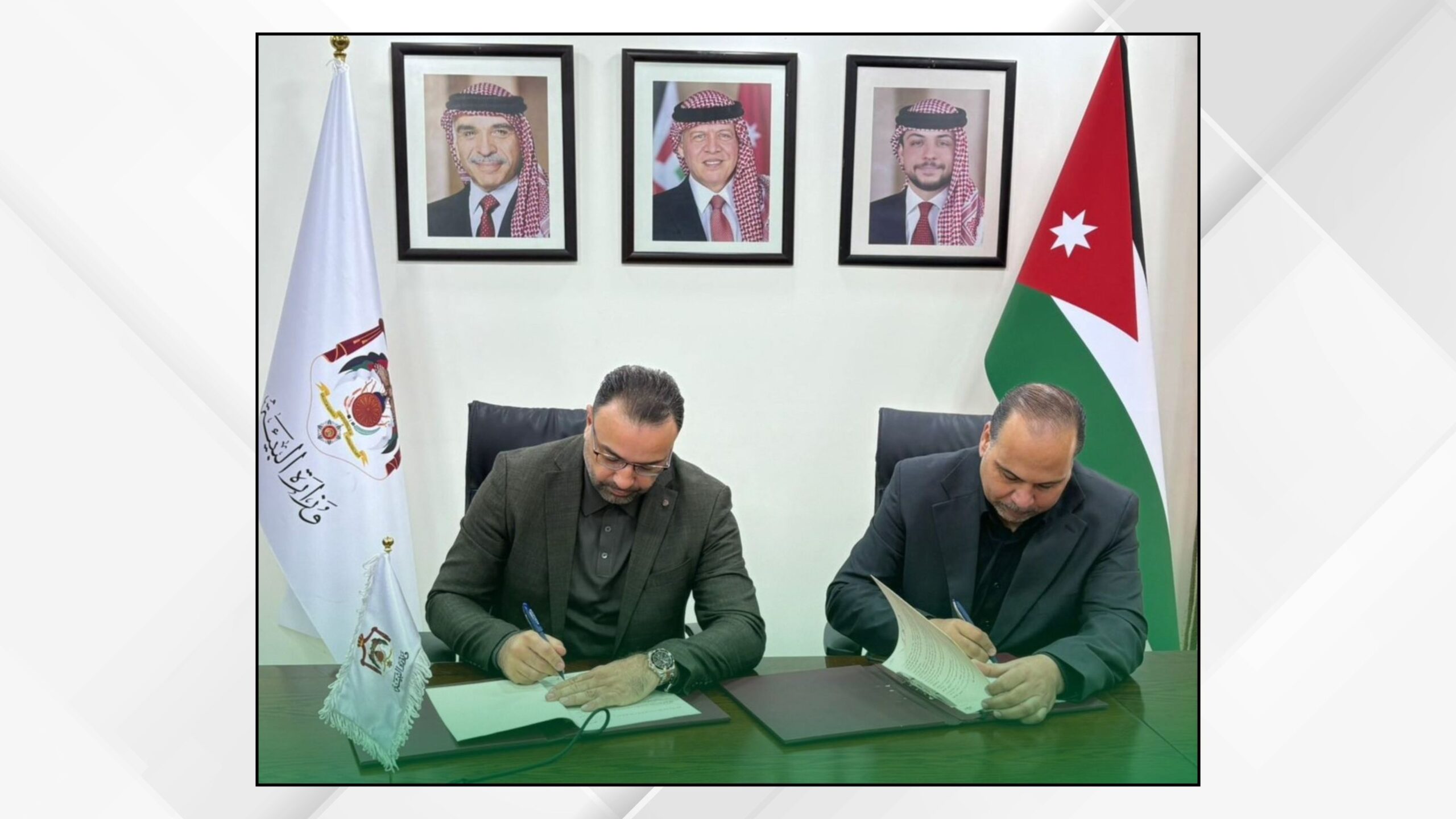 صورة حول : وزارة البيئة توقع مذكرة تفاهم لتعزيز إعادة التدوير وزارة البيئة توقع مذكرة تفاهم لتعزيز إعادة التدوير