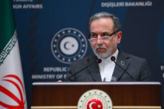 إيران تؤكد حقها في الدفاع بلا حدود