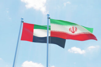 الإمارات تغلق سفارتها في طهران وتدين الاعتداءات الصاروخية الإيرانية