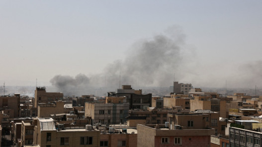 انفجارات قوية تهز طهران وتستهدف التلفزيون الرسمي الإيراني