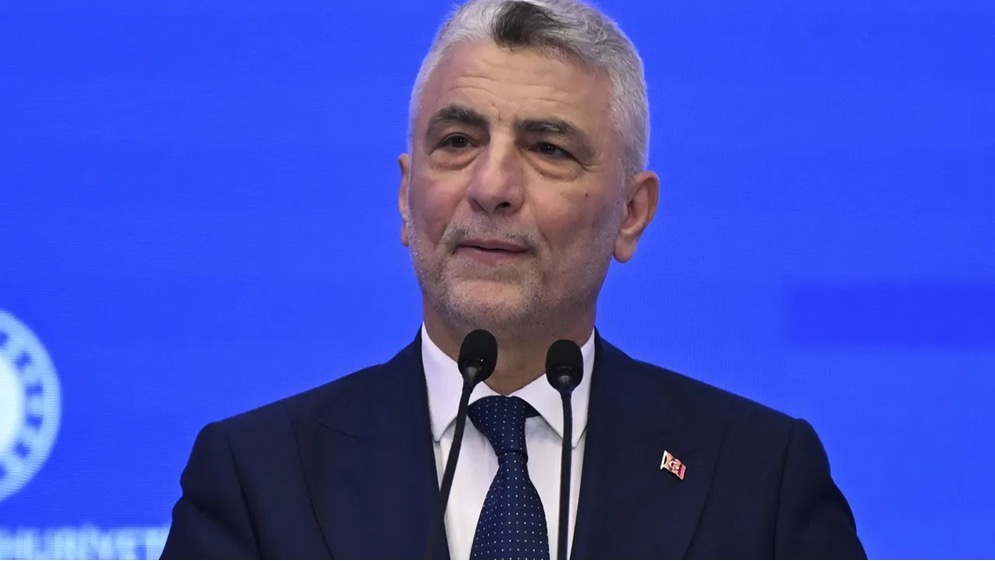 تركيا وإيران تعلّقان عبور الركاب وتُبقيان التجارة مفتوحة