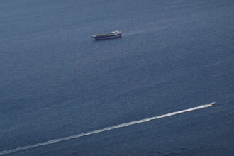 الحرس الثوري الإيراني يهاجم ناقلة نفط أميركية في مضيق هرمز