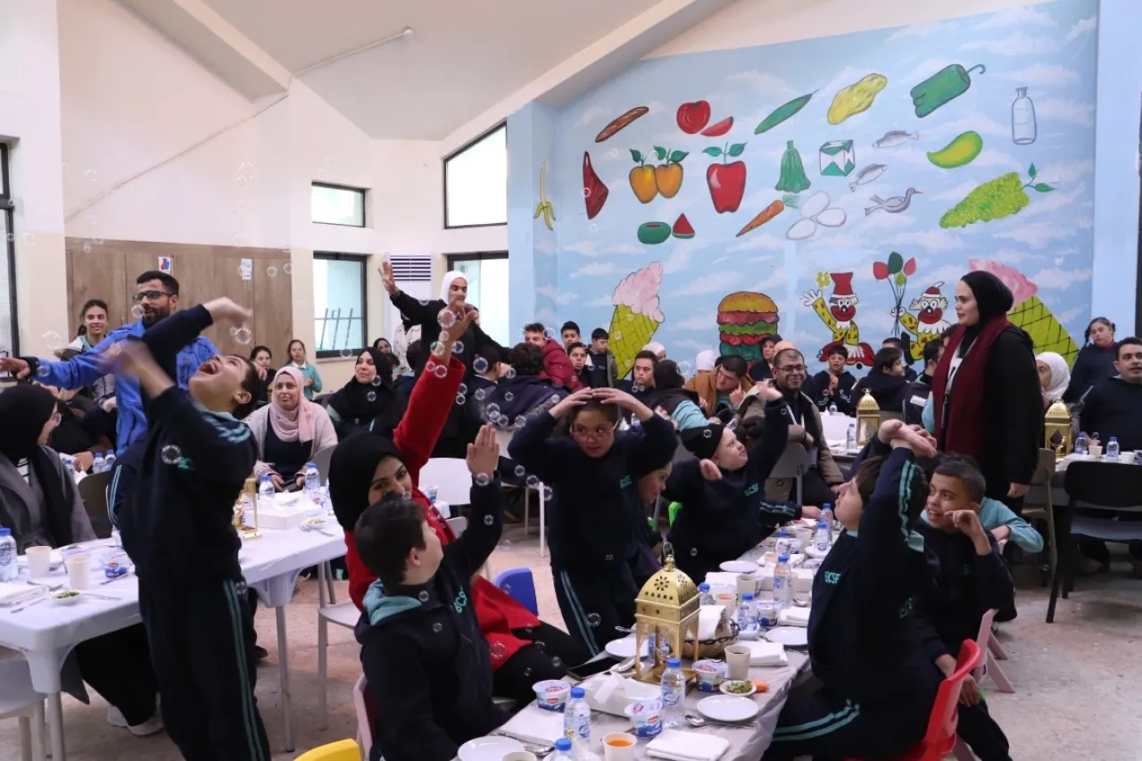 فندق إنتركونتيننتال الأردن والبنك العربي الإسلامي الدولي ينظمان إفطاراً خيرياً لأطفال مركز البنيات للتعليم الخاص