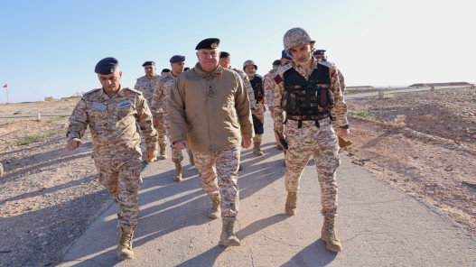 صورة حول : اللواء الركن الحنيطي يشدد على التعامل الحازم مع أي تهديد لأجواء المملكة اللواء الركن الحنيطي يشدد على التعامل الحازم مع أي تهديد لأجواء المملكة