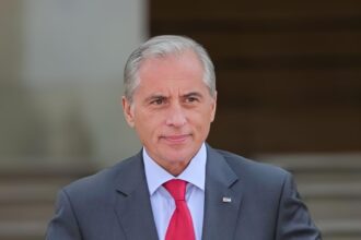 حسان يعقد اجتماعا مع رئيس غرفة صناعة الأردن