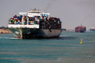 ميرسك تعلّق حجوزات الشحن في الخليج حتى إشعار آخر