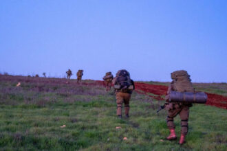 الجيش الإسرائيلي يواصل عمليات عسكرية في جنوب لبنان بثلاث فرق متقدمة