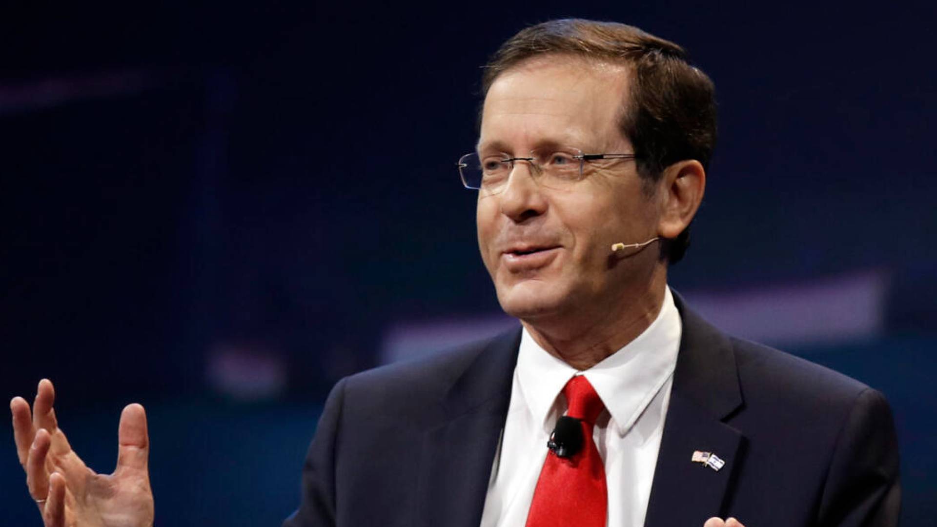 هرتسوغ: قرار ضرب إيران بيد ترمب… وتغيير النظام في طهران سيكون “أفضل نتيجة”