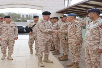 الحنيطي يزور كليتي الدفاع الوطني والقيادة والأركان