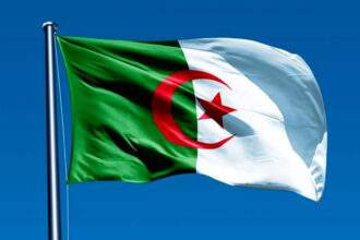 تحطم طائرة نقل عسكرية جزائرية وأسفر عن قتيلين وإصابات