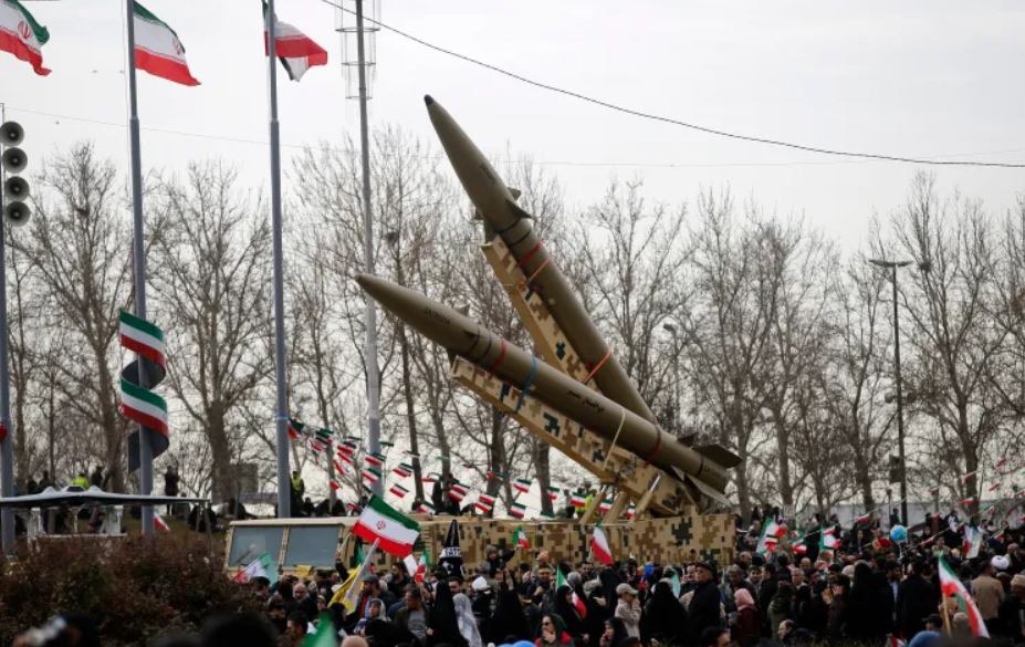 الجيش الإيراني يؤكد جاهزيته لحرب طويلة الأمد ويعلن السيطرة على العمليات الميدانية