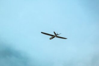 هجوم صاروخي إيراني يستهدف قاعدة العديد الجوية والدوحة تعلن إحباطه