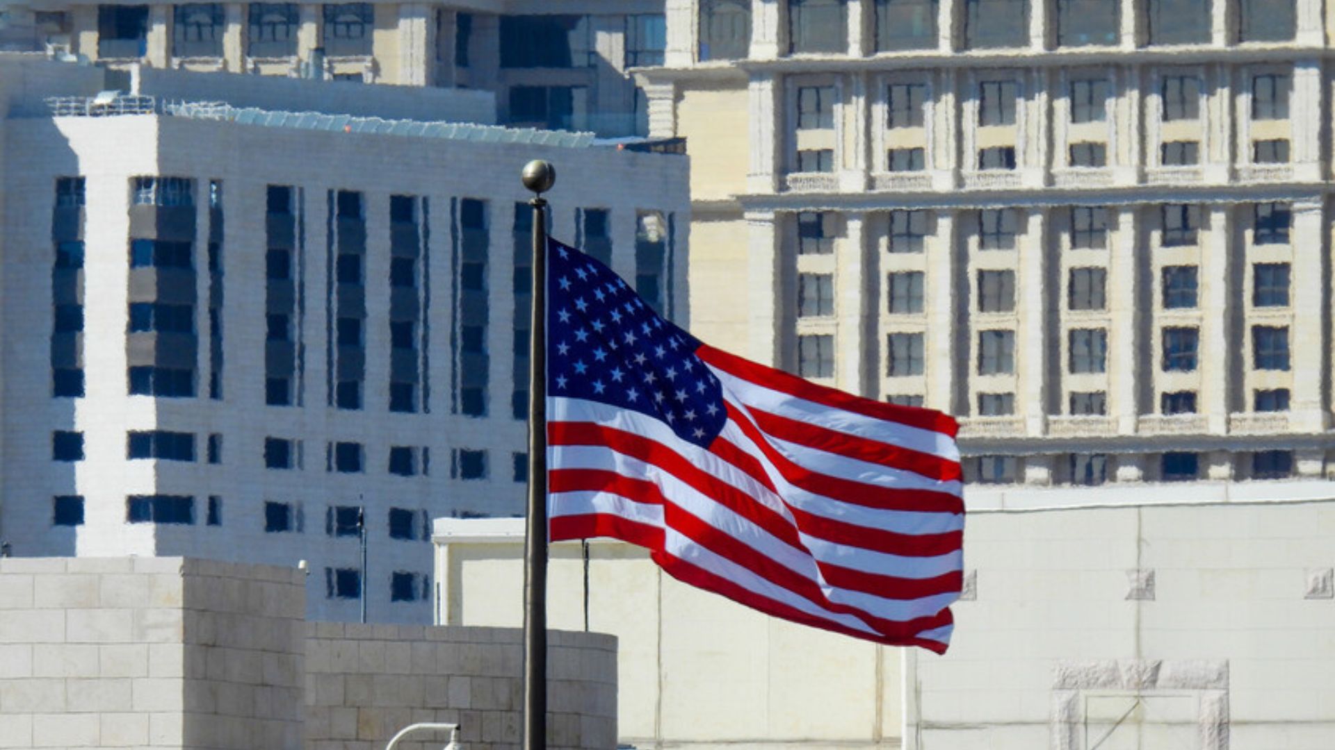 السفارة الأميركية في عمان تُعلق جميع مواعيد التأشيرات بسبب الأوضاع الإقليمية