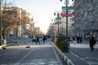 تصعيد عسكري واسع في اليوم الثامن للحرب بين إسرائيل وإيران