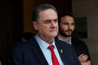 وزير الدفاع الإسرائيلي يهدد لبنان بعد فشل عملية كوماندوز