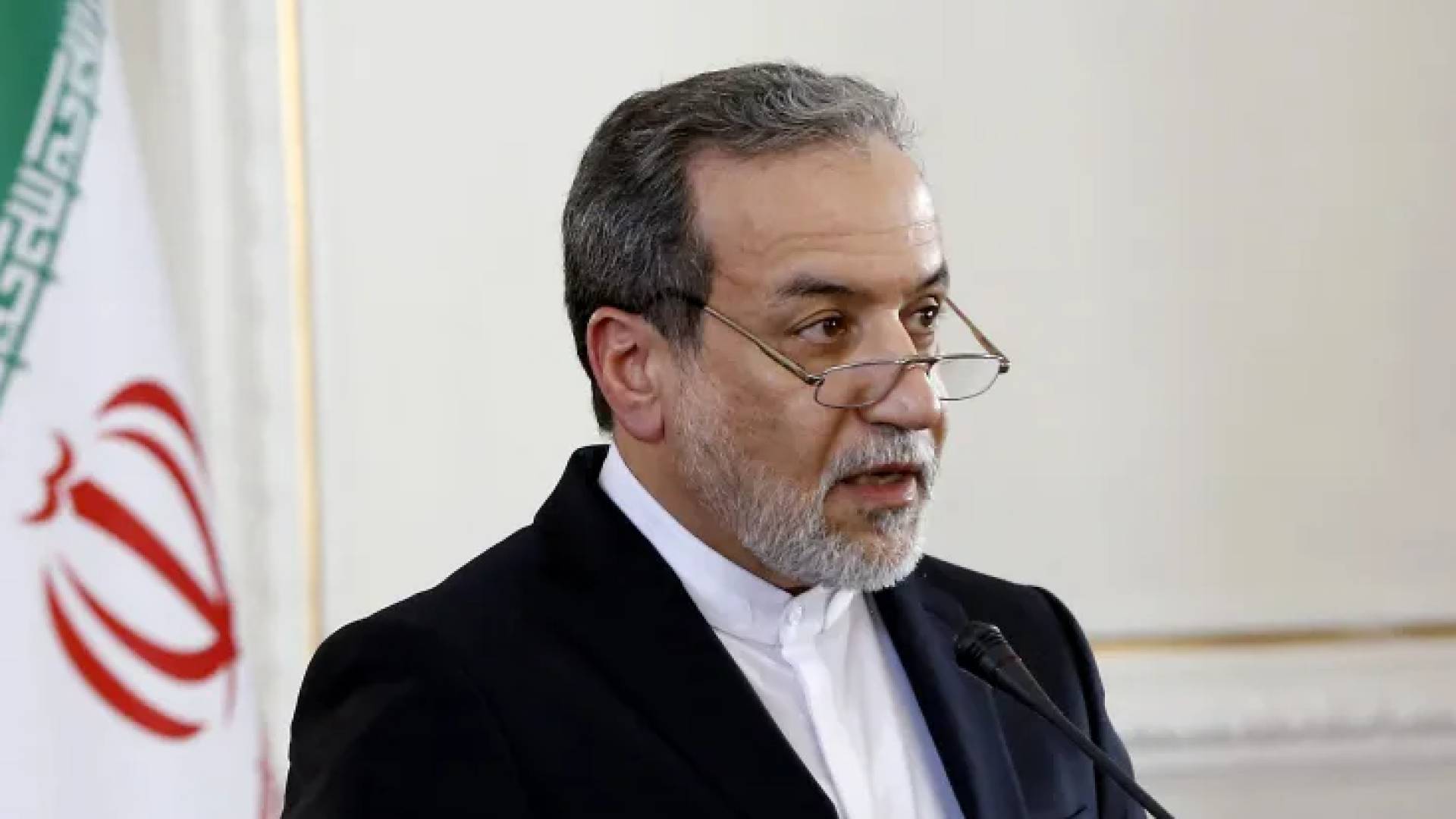 عراقجي يحذر: الحرب لن تفيد واشنطن وتندد بتوريط نتنياهو لها