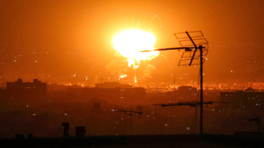 غارات أميركية إسرائيلية تستهدف منشآت نفطية في طهران… وحرائق تحت السيطرة وسط تصاعد الحرب الإقليمية