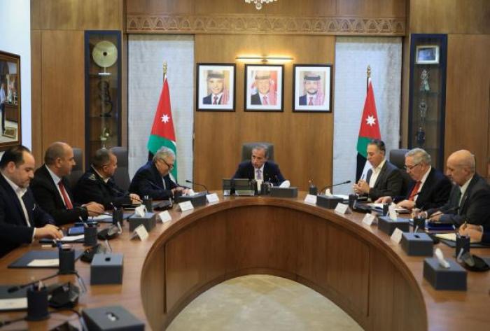 حسّان يبحث تسهيل المناولة والشحن في موانئ العقبة