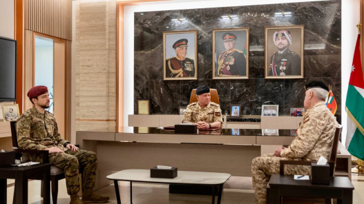 الملك يطلع على جاهزية القوات المسلحة