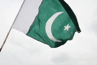 باكستان تغلق المدارس أسبوعين والجامعات تتحول للتعليم عن بُعد بسبب أزمة الوقود