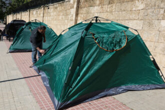 الجيش الإسرائيلي يجدد غاراته على جنوب لبنان وضاحية بيروت الجنوبية مع نزوح 760 ألف شخص