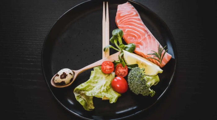 الصيام المتقطع: بين الفوائد الصحية والحقائق المبالغ فيها