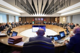 مجلس الوزراء يقر تعديلات على قانون السير ويجيز بيع المركبات إلكترونياً