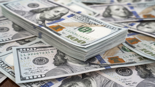 الدولار يتراجع وسط مؤشرات على حرب محدودة في الشرق الأوسط