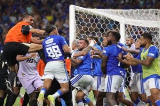 23 بطاقة حمراء تشعل نهائي “مينيرو”.. ليلة سوداء في تاريخ الكرة البرازيلية