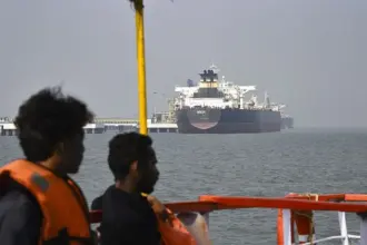 وزير الطاقة الأميركي: الجيش غير جاهز حالياً لمرافقة ناقلات النفط عبر مضيق هرمز