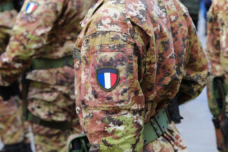 إصابة 6 جنود فرنسيين بهجوم بطائرة مسيّرة على قاعدة في مخمور شمال العراق