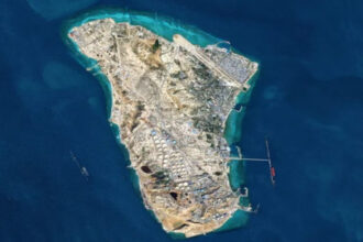 القيادة المركزية الأميركية: ضربات دقيقة استهدفت أكثر من 90 هدفاً عسكرياً في جزيرة خرج الإيرانية