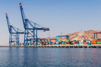 ميناء العقبة يعمل بشكل طبيعي رغم التوترات.. وارتفاع طفيف في أجور الشحن العالمية