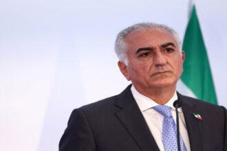 رضا بهلوي يعلن استعداده لقيادة إيران فور سقوط الجمهورية الإسلامية