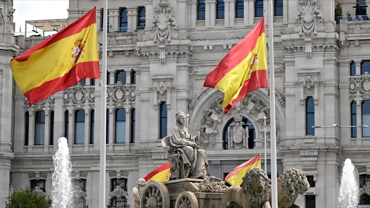 إسبانيا تعفي سفيرها لدى إسرائيل