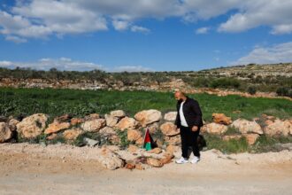 مستوطنون إسرائيليون يستغلون الحرب على إيران