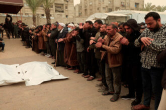 استشهاد ثلاثة فلسطينيين من عائلة واحدة بغارة إسرائيلية على مخيم النصيرات في غزة